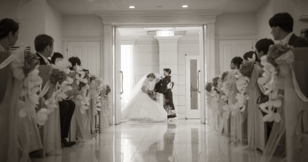 人生の節目に結婚式を挙げ、写真を残す理由。